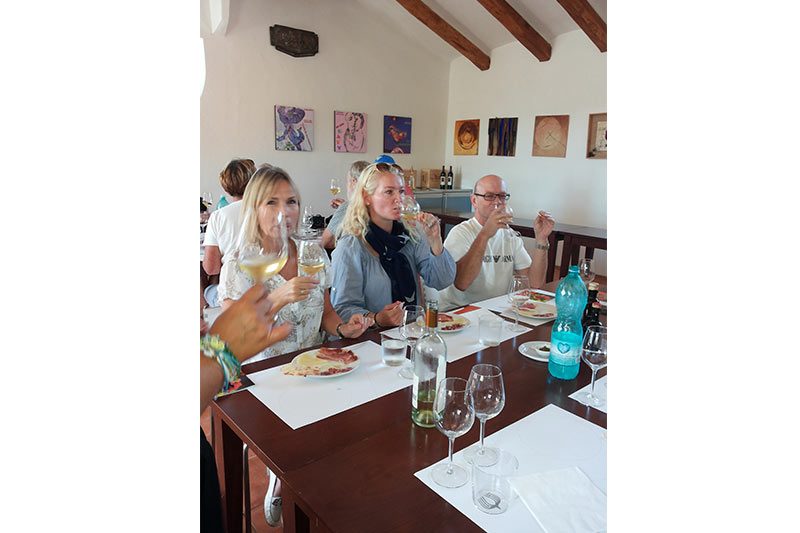 Guides conférenciers SARDAIGNE, VOYAGES CULTURELS, EXCURSIONS GUIDÉES, RANDONNÉES, ATELIER CUISINE, STAGES DE CUISINE, VISITES AVEC GUIDE PROFESSIONNEL, CIRCUITS DE SARDAIGNE, SÉJOUR LINGUISTIQUE D'ITALIEN, ITINERAIRES SUR MESURE